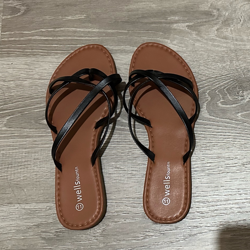 wells fountn sandals, size 11, dark brown with black straps